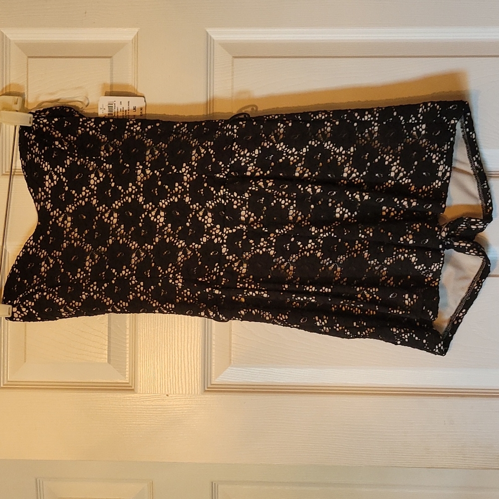 Lace Romper - Picture 3 of 8